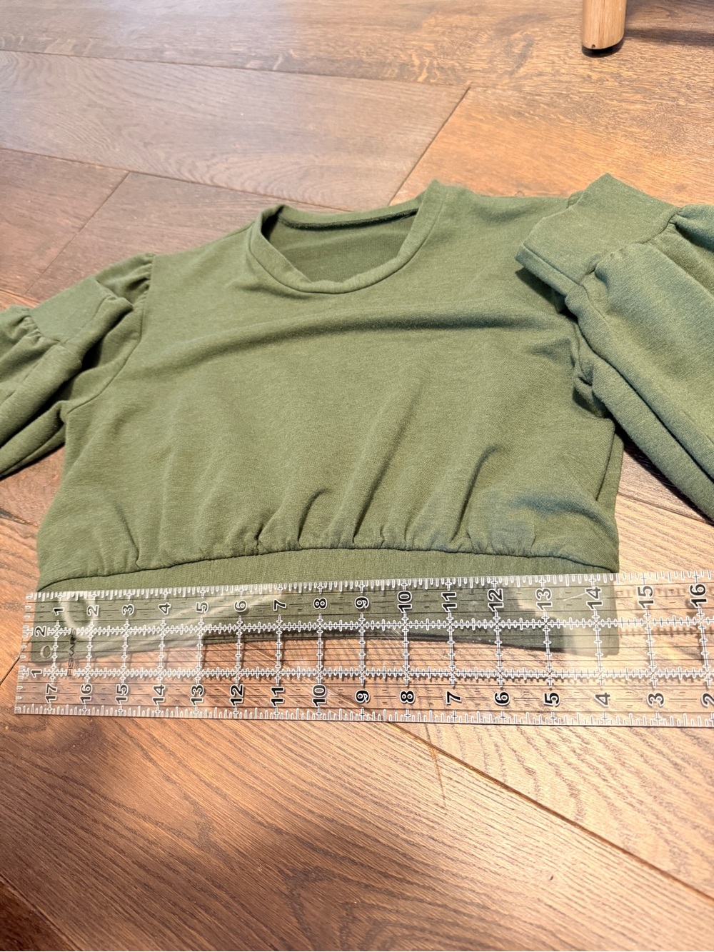 Londre Super Soft Cropped Sweatshirt and Jogger Sweatpants Set in Kauai Green - Picture 9 of 13